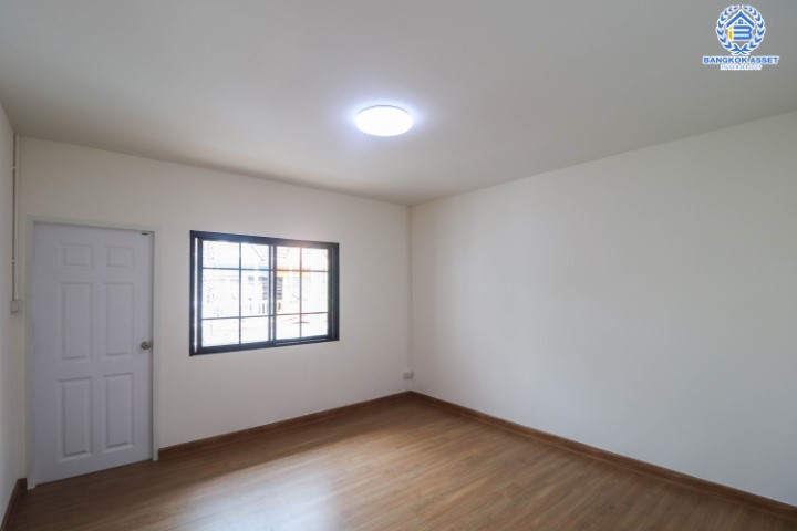 *****ทาวน์เฮ้าส์มือสองนนทบุรี ราคาพิเศษ! ม.เพชรเกษร ติวานนท์45 บ้านสวย พร้อมอยู่ เนื้อที่ 19 ตร.ว. ฟังก์ชั่น 2 ห้องนอน 2 ห้องน้ำ ต่อเติมครัว+โรงรถ มีเคาน์เตอร์ครัว บนทำเลดีที่สุด! เดินทางสะดวก ใกล้เซ็นทรัลรัตนาธิเบศร์ , เอสพลานาด แคราย และรถไฟฟ้าสายสีชมพู สถานีสามัคคี!